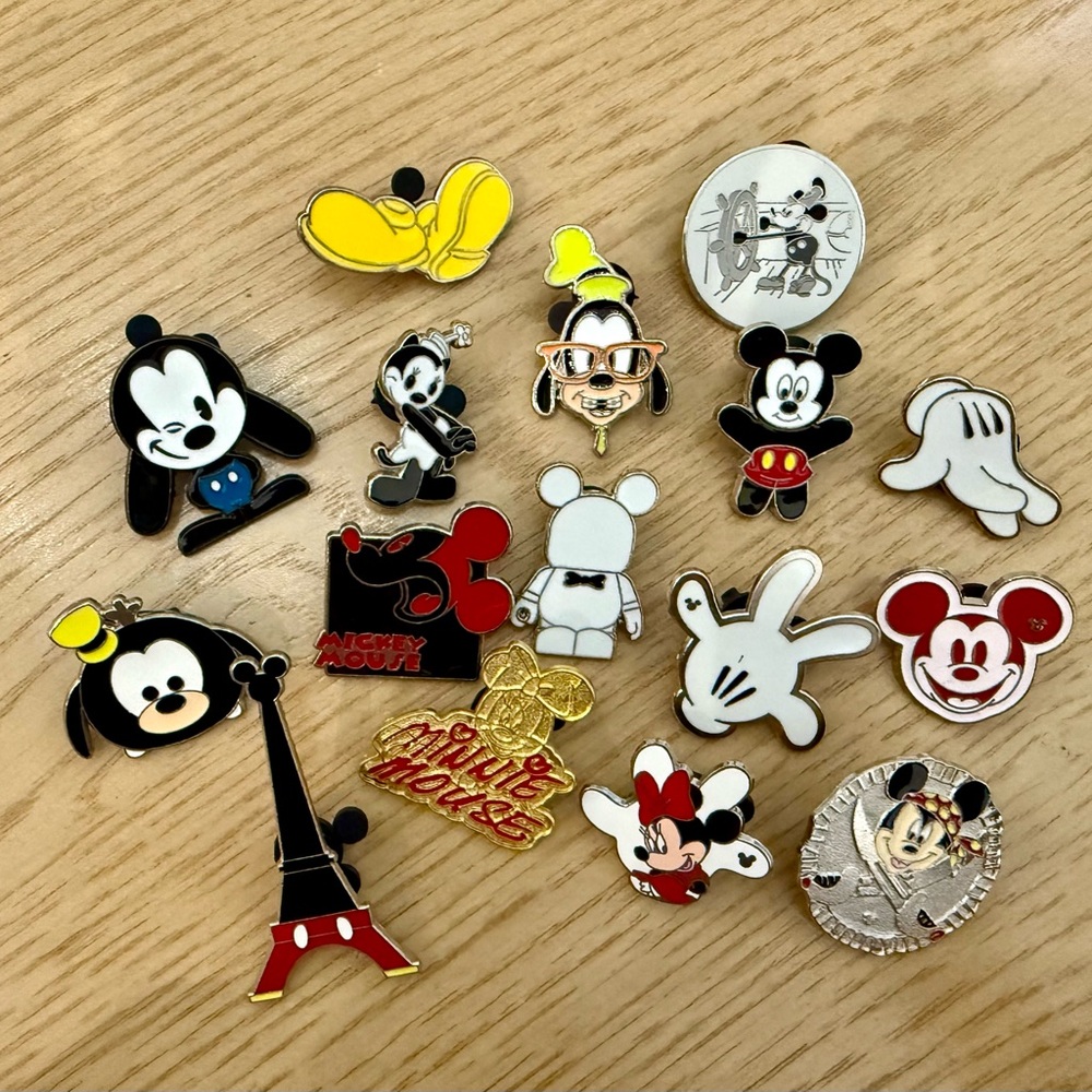 Disney Character Enamel Pin Set